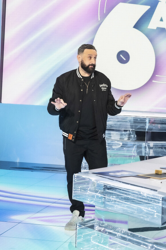 Exclusif - Cyril Hanouna - Emission TPMP (Touche Pas à Mon Poste) présentée en direct par C.Hanouna le 21 février 2022 en direct sur C8 - Paris le 21 février 2022 © Jack Tribeca / Bestimage 