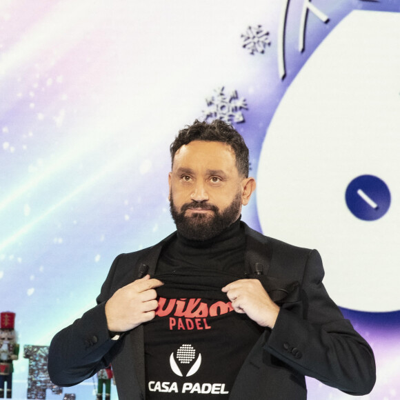 Exclusif - Cyril Hanouna sur le plateau de l'émission TPMP (Touche pas à mon poste ) diffusée en direct sur C8 le 29 novembre 2021. © Jack Tribeca / Bestimage 