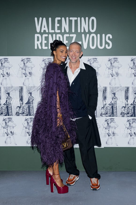 Tina Kunakey et son mari Vincent Cassel - Photocall du défilé de mode printemps-été 2022 "Valentino" lors de la fashion week de Paris. Le 1er octobre 2021 