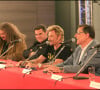 Yvan Cassar, Thierry Chassagne (PDG Warner France), Johnny Hallyday et Jean-Claude Camus - Johnny Hallyday donne une conférence de presse pour sa tournée en 2006 dans le Salon d'Honneur du POPB de Paris. 