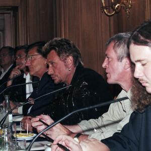 ARCHIVES - JEAN-CLAUDE CAMUS, BERNARD SCHMITT, YVAN CASSAR ET ERICK BAMY - JOHNNY HALLYDAY EN CONFERENCE DE PRESSE AU PLAZA ATHENEE A PARIS
Jean-Claude Camus, Bernard Schmitt, Yvan Cassar et Erick Bamy - Johnny Hallyday en conférence de prese au Plaza Athénée