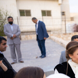 La reine Rania de Jordanie lors d'une rencontre avec des femmes du gouvernorat al-Karak, qui rompent le jeûne lors d'un banquet d'iftar pour marquer le mois de Ramadan à Karak. Le 5 avril 2022 