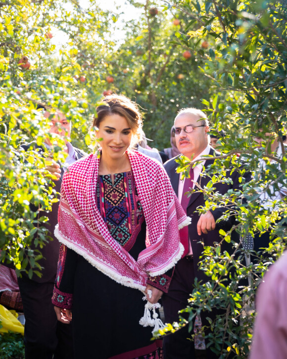 La reine Rania de Jordanie visite le village Kufrsoum dans le nord de la Jordanie, le 30 octobre 2019.