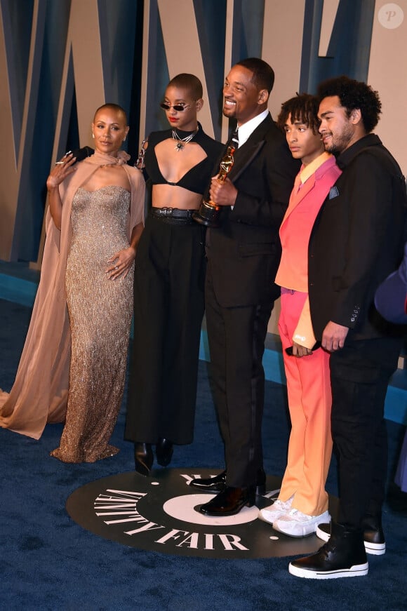 Jada Pinkett Smith, Willow Smith, Will Smith, Jaden Smith, Trey Smith au photocall de la soirée "Vanity Fair" lors de la 94ème édition de la cérémonie des Oscars à Los Angeles, le 27 mars 2022. 