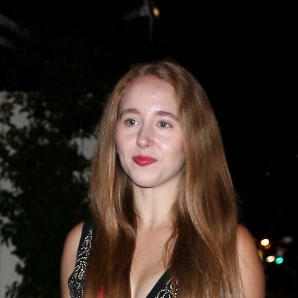 Afton McKeith va dîner au restaurant Nice Guy à West Hollywood, Los Angeles, Californie, Etats-Unis, le 8 juillet 2021. 