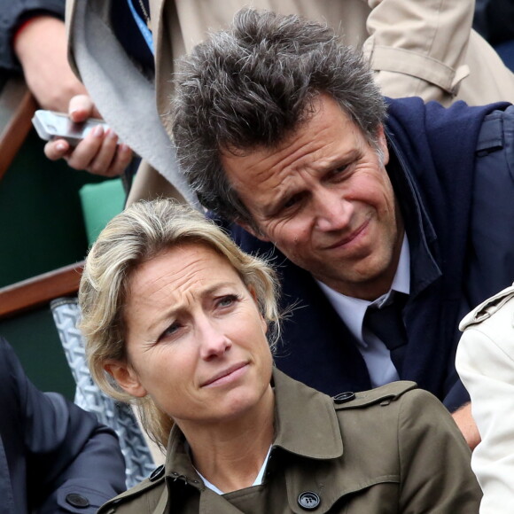 Anne-Sophie Lapix et son mari Arthur Sadoun - People dans les tribunes des internationaux de France de Roland Garros à Paris © Dominique Jacovides / Bestimage 