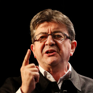 Jean-Luc Mélenchon, leader du mouvement "La France insoumise" et candidat à l'élection présidentielle de 2017, tient un meeting de campagne au théâtre Fémina, à Bordeaux, France, le 29 novembre 2016