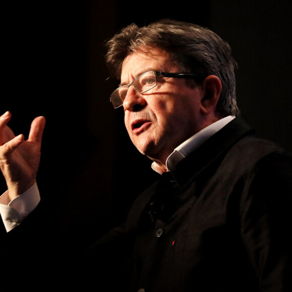 Jean-Luc Mélenchon, leader du mouvement "La France insoumise" et candidat à l'élection présidentielle de 2017, tient un meeting de campagne au théâtre Fémina, à Bordeaux, France, le 29 novembre 2016