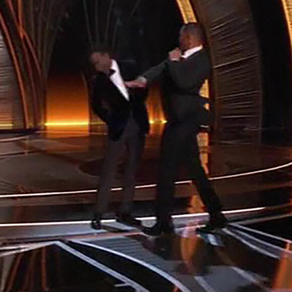 Moment de sidération aux Oscars 2022: Will Smith frappe Chris Rock sur scène le 27 mars 2022. Après une blague de Chris Rock sur Jada Pinkett Smith, la femme de Will Smith, ce dernier est monté sur la scène des Oscars pour gifler l'humoriste devant l'assemblée médusée.