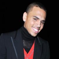 Fashion Week : Regardez Jean-Paul Gaultier mettre Chris Brown face à son lourd passé... tout en glamour !