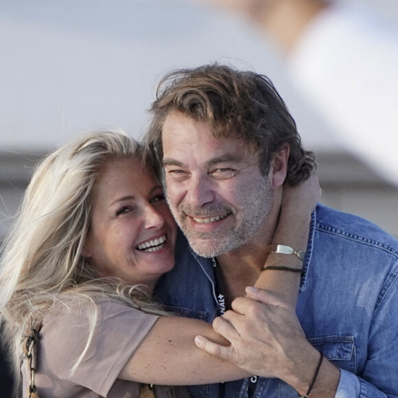 Patrick Puydebat et sa compagne rient aux éclats en marge du festival Canneseries saison 3 à Cannes le 10 octobre 2020. © Norbert Scanella / Panoramic / Bestimage