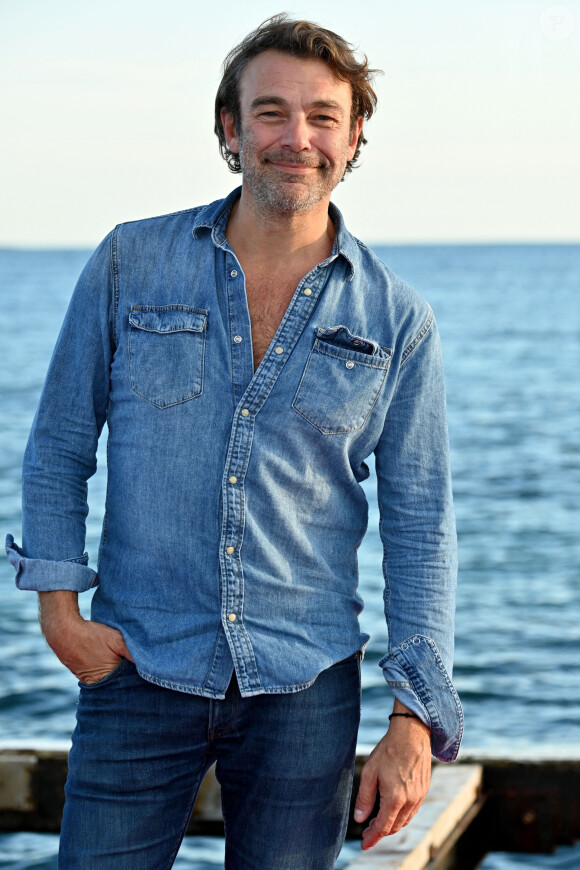 Patrick Puydebat durant le photocall sur le ponton du Majectic pour la série "Les Mystères de l'Amour" dans le cadre de Canneseries saison 3 au Palais des Festivals à Cannes, le 10 octobre 2020. Canneseries se déroule du 9 au 14 octobre avec des mesures sanitaires importantes dues au COVID-19. © Bruno Bebert / Bestimage 