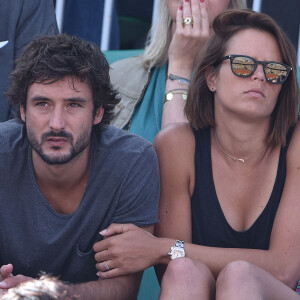 Laure Manaudou et son compagnon Jérémy Frérot (du groupe Fréro Delavega) dans les tribunes lors de la finale des Internationaux de tennis de Roland-Garros à Paris, le 7 juin 2015.