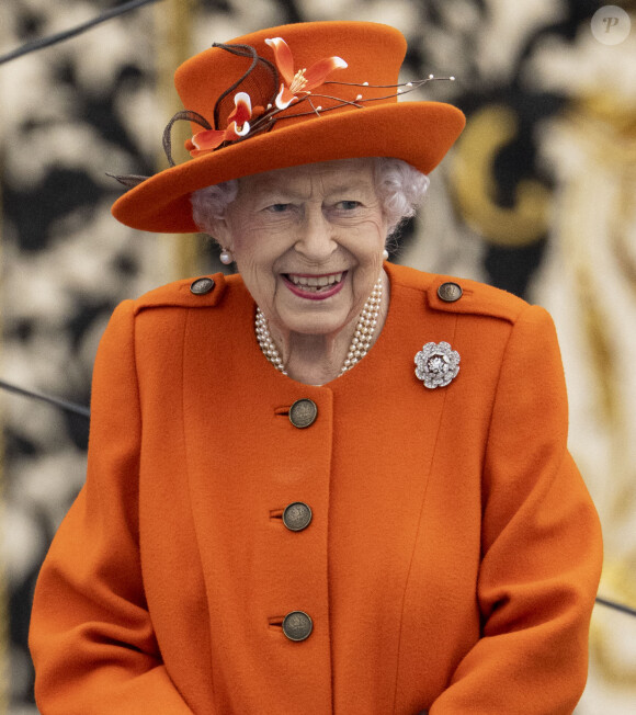 La reine Elisabeth II d'Angleterre au lancement du Queen's Baton, relais des Jeux du Commonwealth 2022, au palais de Buckingham à Londres, Royaume Uni, le 7, 2021. Le relais du bâton de la Reine de Birmingham 2022 visitera les 72 nations et territoires du Commonwealth pendant 294 jours et couvrira environ 90 000 milles.