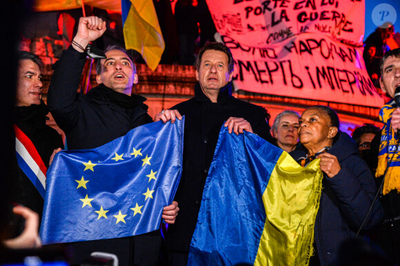 Olivier Faure, Raphaël Glucksmann, Yannick Jadot, Christiane Taubira - Rassemblement place de la République à Paris, en soutien au peuple ukrainien, suite à l'invasion de l'Ukraine par la Russie. Le 24 février 2022