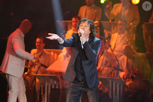 Exclusif - Le Chanteur Cali - Enregistrement de l'émission "Les Années Bonheur" à La Plaine Saint-Denis le 24 mars 2015. Diffusion le 2 mai 2015. 