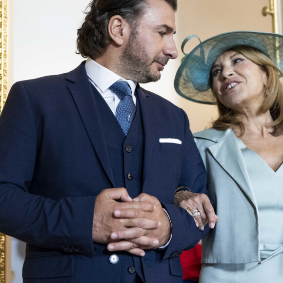 Exclusif - Michaël Youn et Nicole Calfan - Séquence "Le mariage" - Tournage du téléfilm " Ils s'aiment... enfin presque ", qui sera diffusé le lundi 18 avril à 21h10 sur TF1. © Cyril Moreau / Bestimage 