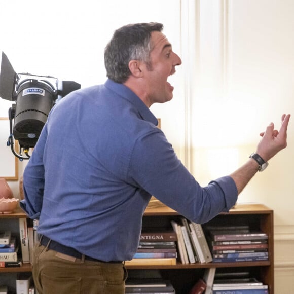 Exclusif - Arnaud Ducret et Michèle Laroque - Tournage du téléfilm " Ils s'aiment... enfin presque ", qui sera diffusé le lundi 18 avril à 21h10 sur TF1. © Cyril Moreau / Bestimage