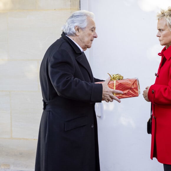 Exclusif - Pierre Arditi et Muriel Robin - Séquence "Noël chez les parents" - Tournage du téléfilm " Ils s'aiment... enfin presque ", qui sera diffusé le lundi 18 avril à 21h10 sur TF1. © Cyril Moreau / Bestimage