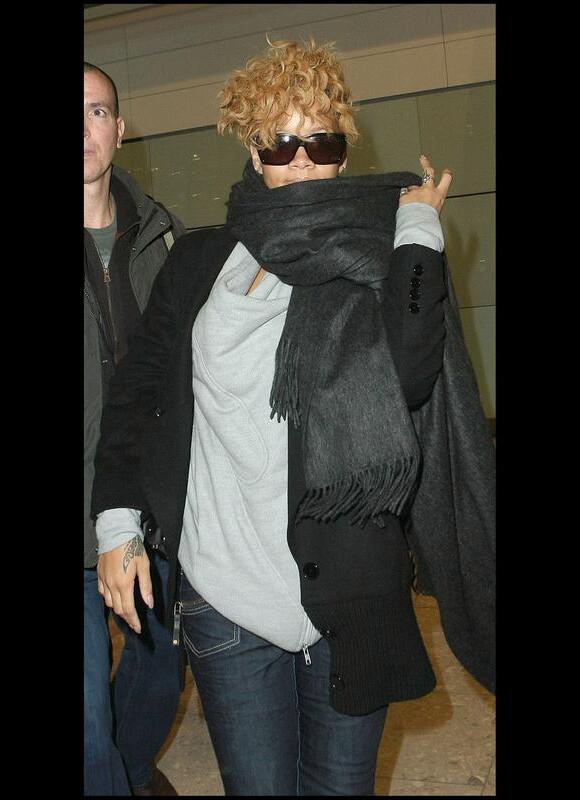 Rihanna à l'aéroport d'Heathrow en Angleterre, le 22 janvier 2010