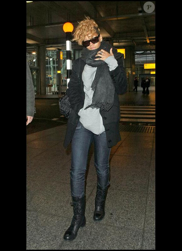 Rihanna à l'aéroport d'Heathrow en Angleterre, le 22 janvier 2010