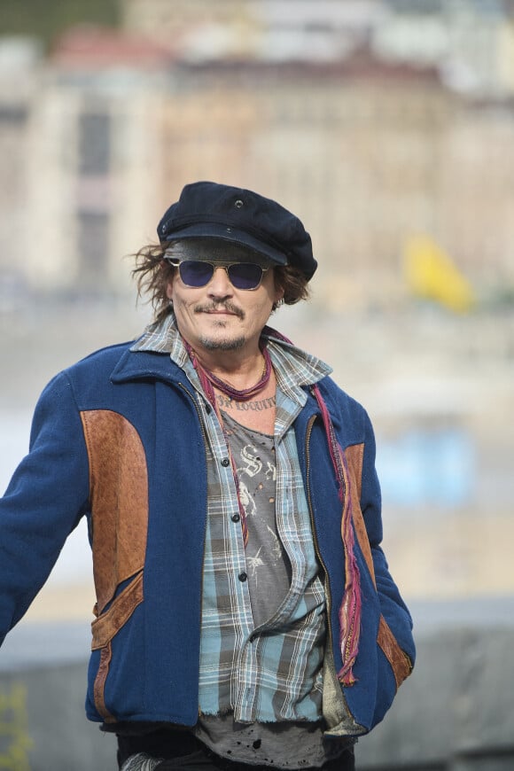 Johnny Depp arrive au 69ème festival international du film de San Sebastian (Saint Sebastien) le 22 septembre 2021. © Jack Abuin/ZUMA Press Wire / Bestimage