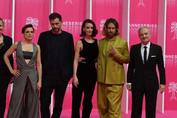 Charlotte Le Bon, Veerle Baetens, Stephen Di Tordo - Pink Carpet dans le cadre de Canneseries saison 3 au Palais des Festivals à Cannes, le 13 octobre 2020.
