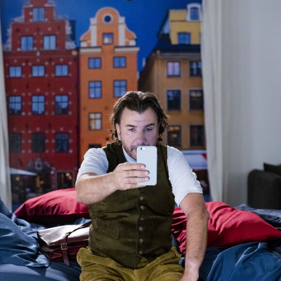 Exclusif - Michaël Youn - Séquence "Stockholm" ou "La réconciliation" - Tournage du téléfilm " Ils s'aiment... enfin presque ", qui sera diffusé le lundi 18 avril à 21h10 sur TF1. © Cyril Moreau / Bestimage