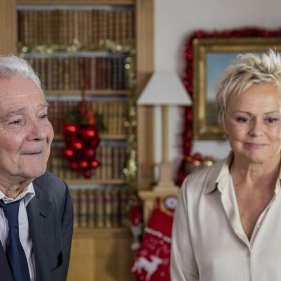 Exclusif - Pierre Arditi et Muriel Robin - Séquence "Noël chez les parents" - Tournage du téléfilm " Ils s'aiment... enfin presque ", qui sera diffusé le lundi 18 avril à 21h10 sur TF1. © Cyril Moreau / Bestimage