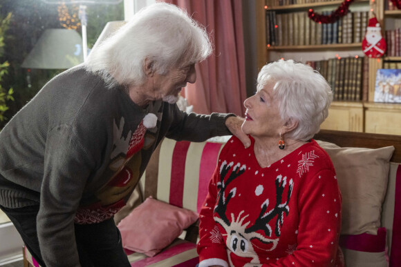 Exclusif - Hugues Aufray et Line Renaud - Séquence "Noël chez les parents" - Tournage du téléfilm " Ils s'aiment... enfin presque ", qui sera diffusé le lundi 18 avril à 21h10 sur TF1. © Cyril Moreau / Bestimage