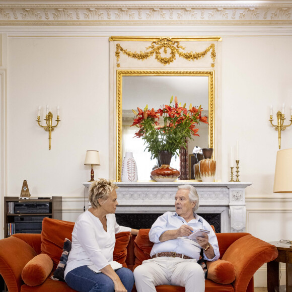 Exclusif - Muriel Robin et Pierre Arditi - Séquence "Le partage" - Tournage du téléfilm " Ils s'aiment... enfin presque ", qui sera diffusé le lundi 18 avril à 21h10 sur TF1. © Cyril Moreau / Bestimage