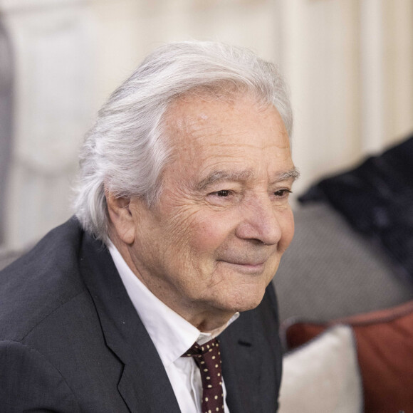 Exclusif - Pierre Arditi - Séquence "Les présentations" et "La Réconciliation" - Tournage du téléfilm " Ils s'aiment... enfin presque ", qui sera diffusé le lundi 18 avril à 21h10 sur TF1. © Cyril Moreau / Bestimage