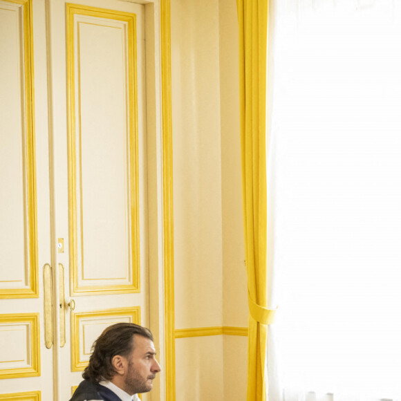 Exclusif - Michaël Youn et Audrey Fleurot - Séquence "Le mariage" - Tournage du téléfilm " Ils s'aiment... enfin presque ", qui sera diffusé le lundi 18 avril à 21h10 sur TF1. © Cyril Moreau / Bestimage