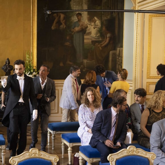 Exclusif - Tom Villa et Nikos Aliagas - Séquence "Le mariage" - Tournage du téléfilm " Ils s'aiment... enfin presque ", qui sera diffusé le lundi 18 avril à 21h10 sur TF1. © Cyril Moreau / Bestimage