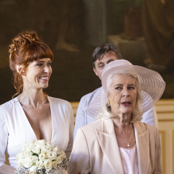 Exclusif - Audrey Fleurot et Claire Nadeau - Séquence "Le mariage" - Tournage du téléfilm " Ils s'aiment... enfin presque ", qui sera diffusé le lundi 18 avril à 21h10 sur TF1. © Cyril Moreau / Bestimage