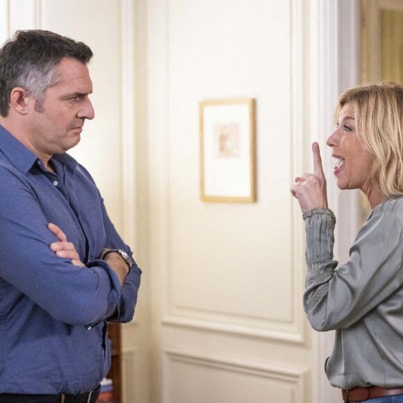 Exclusif - Arnaud Ducret et Michèle Laroque - Tournage du téléfilm " Ils s'aiment... enfin presque ", qui sera diffusé le lundi 18 avril à 21h10 sur TF1. © Cyril Moreau / Bestimage