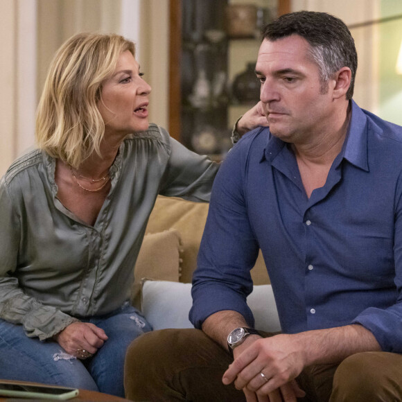 Exclusif - Arnaud Ducret et Michèle Laroque - Tournage du téléfilm " Ils s'aiment... enfin presque ", qui sera diffusé le lundi 18 avril à 21h10 sur TF1. © Cyril Moreau / Bestimage