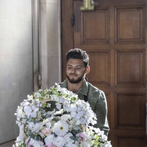 Exclusif - Rayane Bensetti - Séquence "Le concierge de l'immeuble" - Tournage du téléfilm " Ils s'aiment... enfin presque ", qui sera diffusé le lundi 18 avril à 21h10 sur TF1. © Cyril Moreau / Bestimage