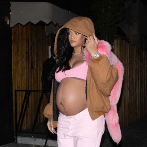 Rihanna a diné au restaurant "Nice Guy" à West Hollywood le 11 avril 2022.