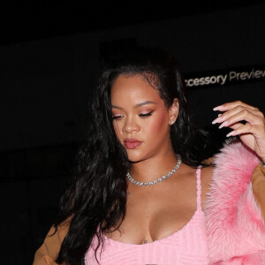 Rihanna va dîner au restaurant "Nice Guy" à West Hollywood, le 11 avril 2022.