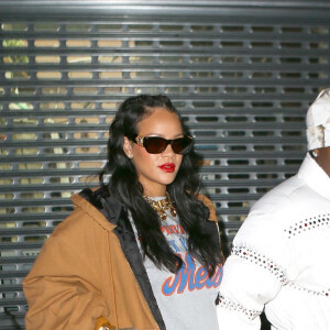 Rihanna, enceinte, et son compagnon A$AP Rocky sont allés dîner au restaurant italien Carbone à New York City, New York, Etats-Unis, le 18 février 2022.