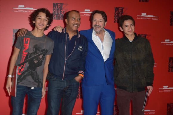 Pascal Légitimus, Jean-Hugues Anglade et ses fils Pierre-Louis et Emile - Soirée de gala de la comédie musicale "West Side Story" à la Seine Musicale à Boulogne-Billancourt le 16 octobre 2017. © Giancarlo Gorassini/Bestimage