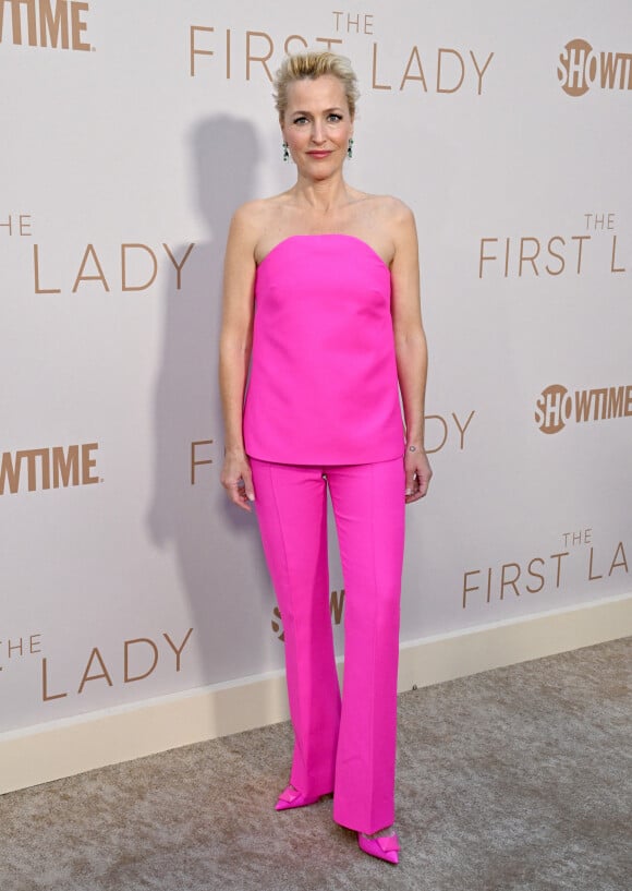 Gillian Anderson - Première de la série "The First Lady" au DGA Theater Complex à Los Angeles. Le 14 avril 2022