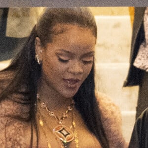 Exclusif - Rihanna (enceinte) et son compagnon Asap Rocky arrivant au restaurant César Paris le 28 février 2022. © Pierre Perusseau / Bestimage 