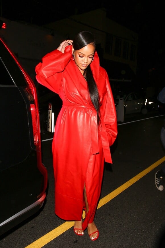 Rihanna, enceinte, et son compagnon ASAP Rocky arrivent au restaurant "Giorgio Baldi" à Los Angeles, le 12 février 2022. 
