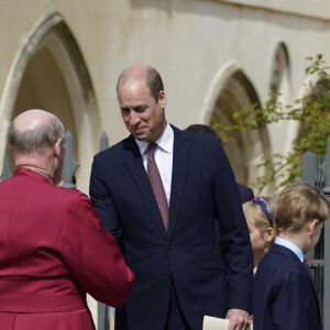 Le prince William, duc de Cambridge, et Catherine (Kate) Middleton, duchesse de Cambridge, Le prince George de Cambridge, La princesse Charlotte de Cambridge Le prince William, duc de Cambridge, et Catherine (Kate) Middleton, duchesse de Cambridge, Le prince George de Cambridge, La princesse Charlotte de Cambridge - La famille royale britannique quitte la chapelle Saint-Georges de Windsor après la messe de Pâques, le 17 avril 2022. 