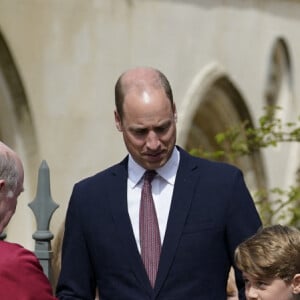 Le prince William, duc de Cambridge, et Catherine (Kate) Middleton, duchesse de Cambridge, Le prince George de Cambridge, La princesse Charlotte de Cambridge - La famille royale britannique quitte la chapelle Saint-Georges de Windsor après la messe de Pâques, le 17 avril 2022. 