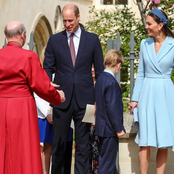 Le prince William, duc de Cambridge, et Catherine (Kate) Middleton, duchesse de Cambridge, Le prince George de Cambridge, La princesse Charlotte de Cambridge - La famille royale britannique quitte la chapelle Saint-Georges de Windsor après la messe de Pâques, le 17 avril 2022. 