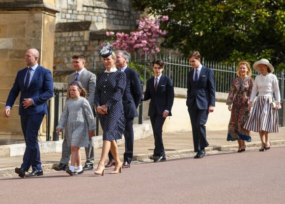 Mike et Zara Tindall avec leur fille Mia - La famille royale britannique quitte la chapelle Saint-Georges de Windsor après la messe de Pâques, le 17 avril 2022. 