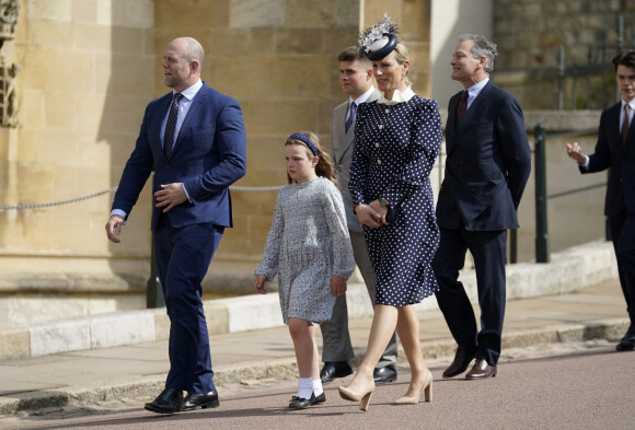 Mike et Zara Tindall avec leur fille Mia - La famille royale britannique quitte la chapelle Saint-Georges de Windsor après la messe de Pâques, le 17 avril 2022. 
